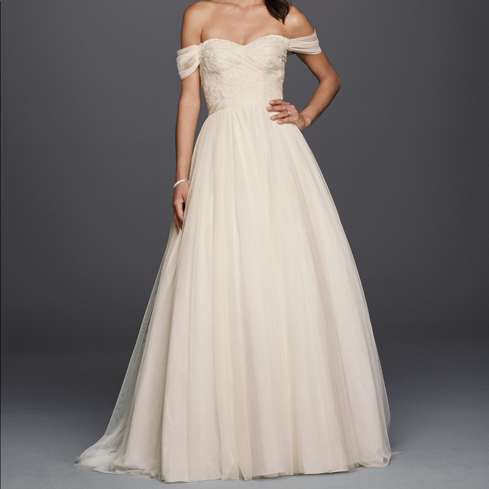 Swag sleeve David’s Bridal Wedding Dress - Picture 1 of 4